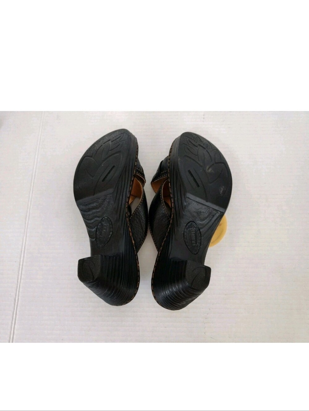 Born Women's Black Leather Sandals Size 10 Criss Cross Straps Buckle Slide - Picture 6 of 8